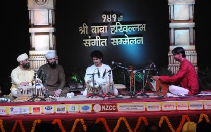 Glimpses of ‘The 141st Shree Baba Harivallabh Sangeet Sammelan ‘ on 24-12-16