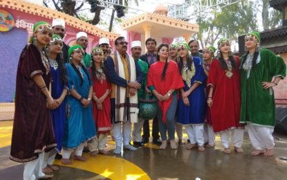 Director NZCC, Prof. Saubhagya Vardhan with artists of NZCC during Surajkund International Crafts Mela, Faridabad, Haryana.