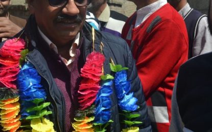 Prof Saubhagya Vardhan, Director NZCC visited Village Wathoora, Srinagar (J&K) today i.e. on 18th April, 2018 to meet the artists of Bhand Pather – the traditional folk theatre of Kashmir. Artists community has given a warm welcome to Director, NZCC